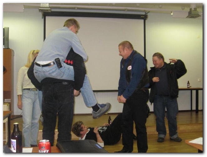 642x481 pixels (95K)